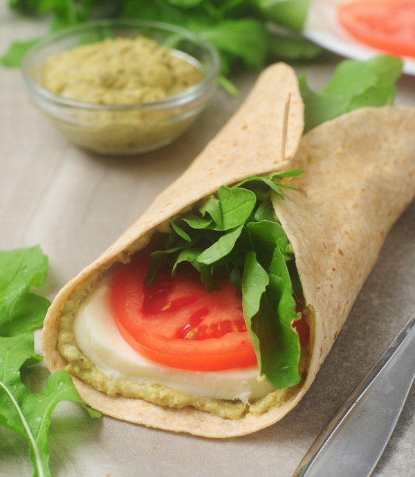 AlisonsAllspice's tweet photo. Make a creamy pesto from white beans and basil pesto sauce to spread on these arugula and tomato wraps. I have been making these wraps for lunch recently with my garden fresh arugula! So fresh and filling! #Arugula #GardenFreshVeggies #CreamyPesto #EasyRecipes ... https://t.co/3mPo1BN3RE