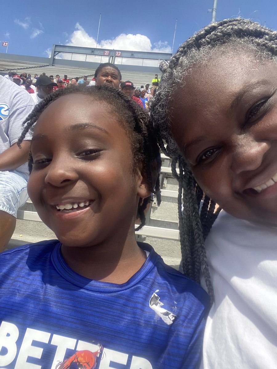 aprilclark20's tweet photo. #USFL https://t.co/vZWhNDRzgI