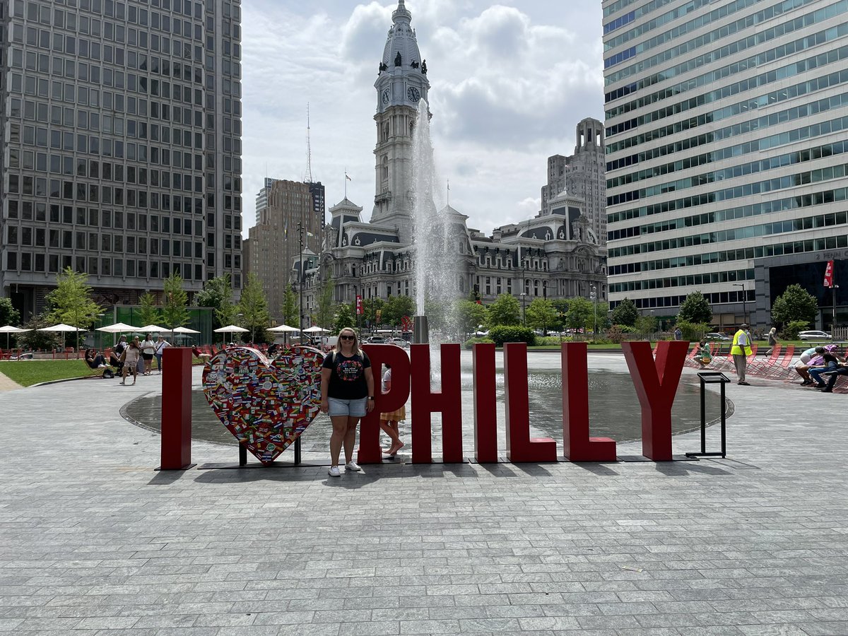 spauldrs1977's tweet photo. For my 11th anniversary my wife did a #packngo surprise trip. We ended up in Philly. Never been here. Was skeptical. This city though has been amazing! The food , the beer, the ppl. Great city! #philly #Pennsylvania https://t.co/HtdYez9lq7
