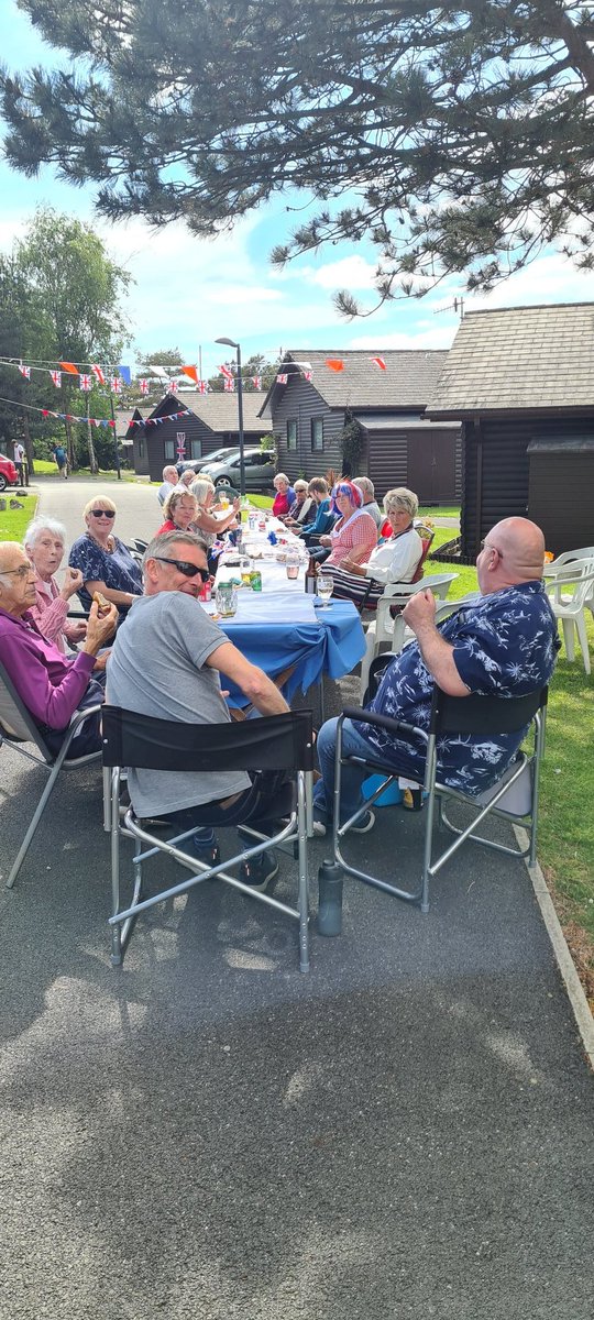 AmirCasey7's tweet photo. Our very own #JubileeStreetParty at #PineLakeResort https://t.co/SiNh3McJx1
