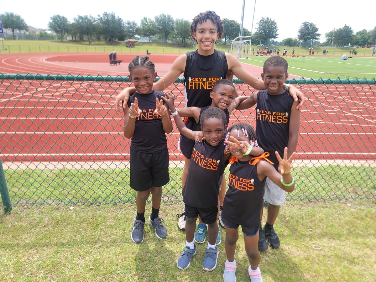 Coach_Mallam's tweet photo. We survived our 1st event today for the kids running the 50m Dash. Kids were excited and having fun. 
#keysforfitness  #coachgrind #coachup #MINDSET #motivation #sportstraining #personaltraining #trusttheprocess💯 #nevergiveup💪🏾 #determination #summertrack #loveandtrack https://t.co/xg0xvNICwb