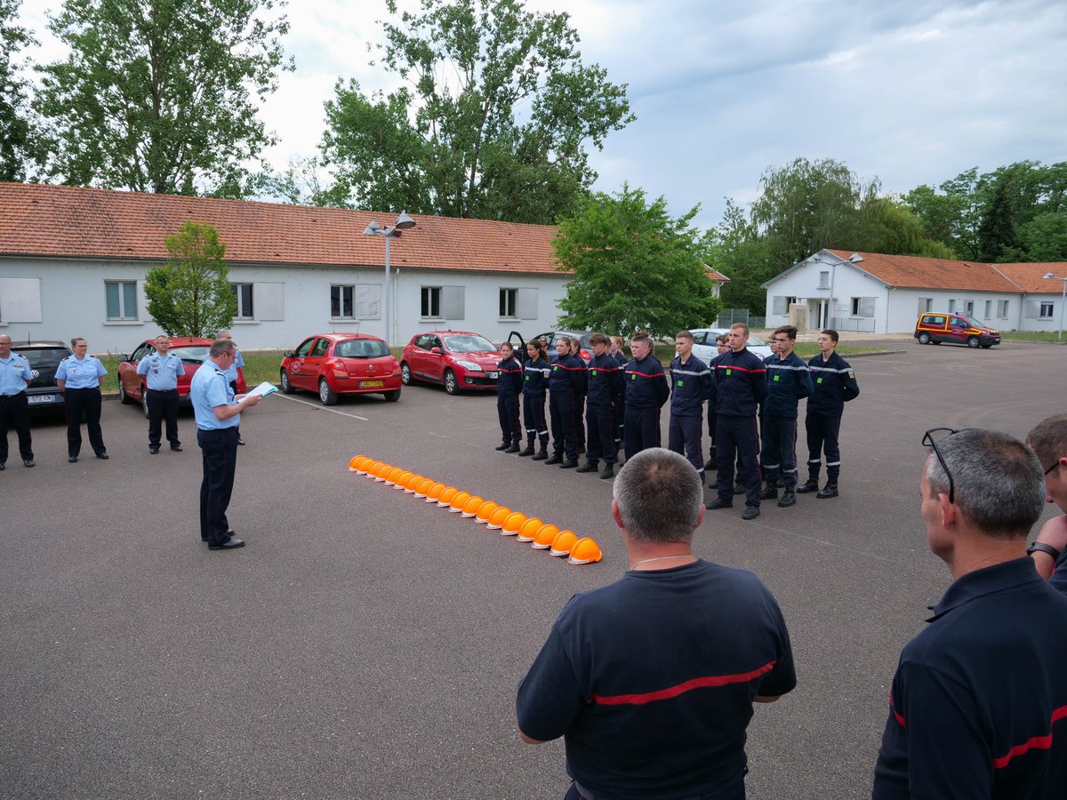 SDIS_89's tweet photo. 👩🏻‍🚒#Résultats du #BrevetJSP 2021-22 : le jury l’a décerné à 38 #JSP de 7 sections du @Departement89 qui rejoignent les #Effectifs #SPV de 15 #CIS. 

👏🏻 Le #DDSIS89 a salué leur 1er #Diplôme de @PompiersFR &amp; a remercié tous les #Animateurs de l'@udsp89 pour leur #Investissement. https://t.co/nUtbr13WVJ