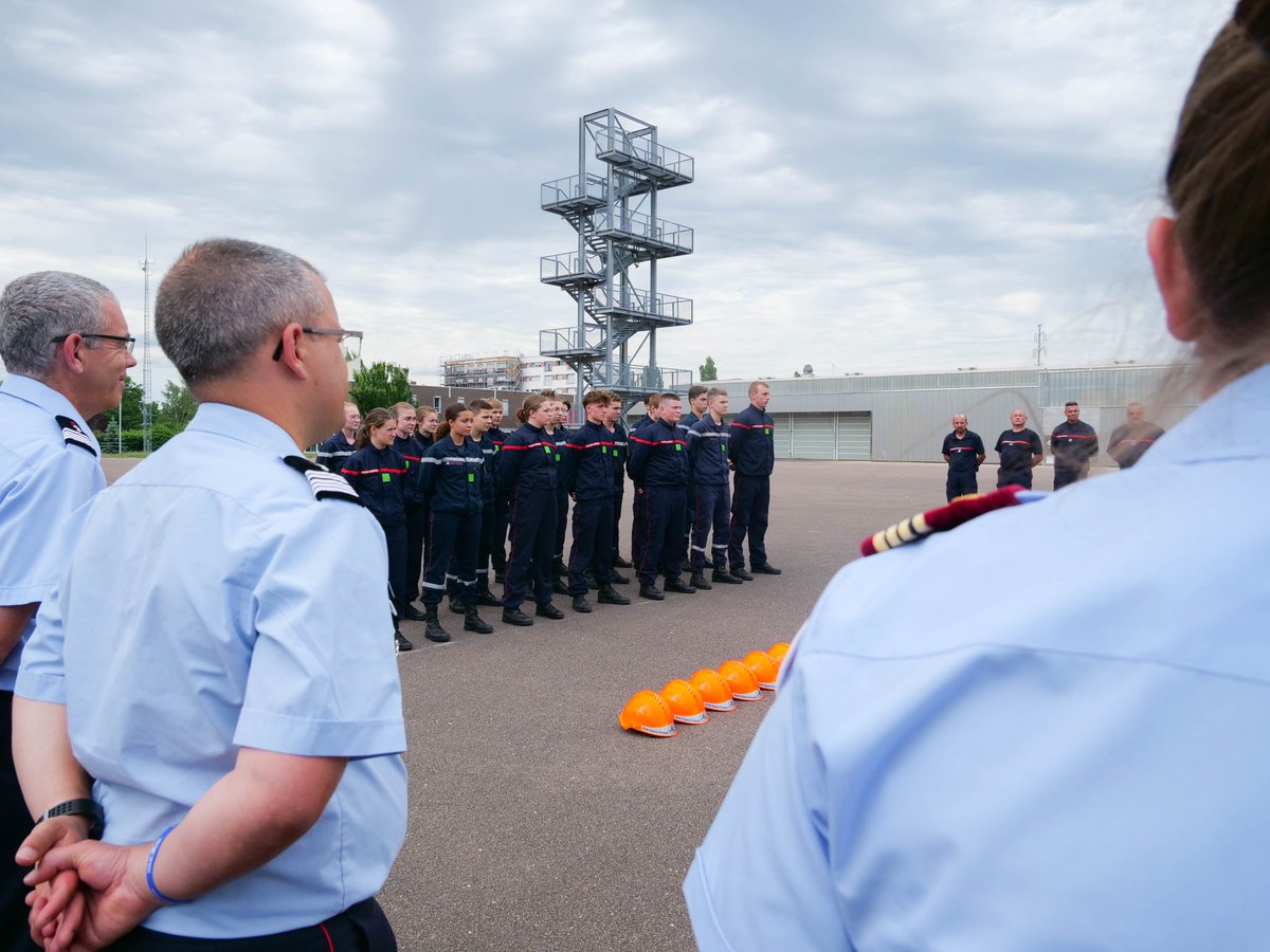 SDIS_89's tweet photo. 👩🏻‍🚒#Résultats du #BrevetJSP 2021-22 : le jury l’a décerné à 38 #JSP de 7 sections du @Departement89 qui rejoignent les #Effectifs #SPV de 15 #CIS. 

👏🏻 Le #DDSIS89 a salué leur 1er #Diplôme de @PompiersFR &amp; a remercié tous les #Animateurs de l'@udsp89 pour leur #Investissement. https://t.co/nUtbr13WVJ
