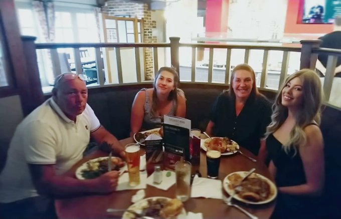 Happy birthday mummy ♡ https://t.co/pp2T7CVnb6