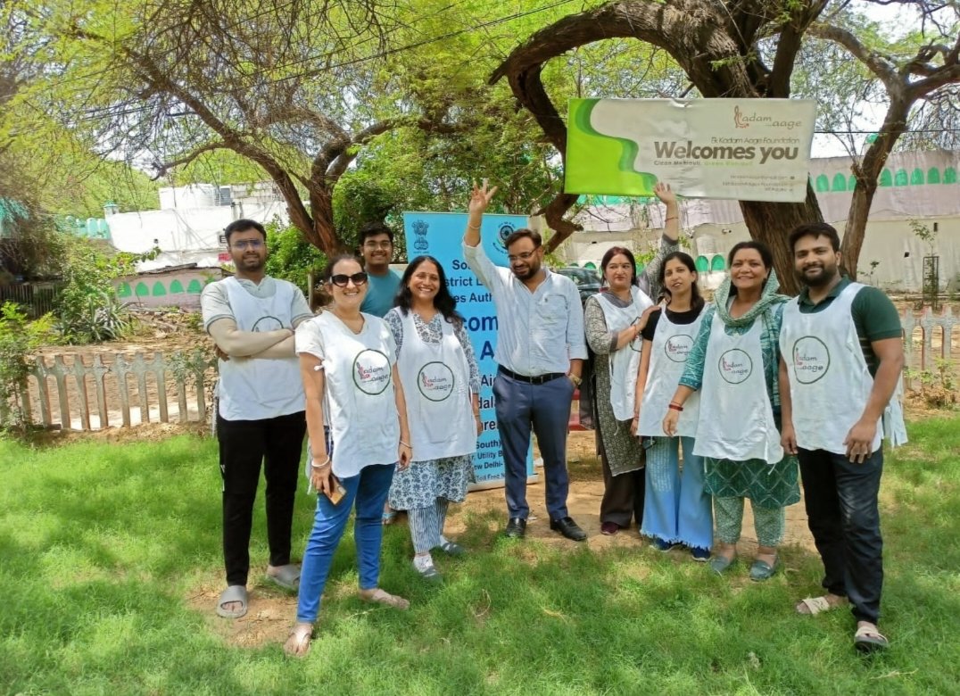 EAagey's tweet photo. आज #EK_Kadam_Aage केसाथ‌ Sh.AmitTanwar Superintendent of SouthDistrictLegalServices AuthoritySaketने विश्व पर्यावरण सप्ताहके अंतर्गतआज महरौलीवार्ड नं•7के पार्कमेंजामुन,पिलखन,कैलेंडुला,गुड़हलके वृक्षलगाए.उनको संरक्षित करनेका भी प्रणलिया #cleanDelhi_green_delhi
हैप्पी🌍पर्यावरण डे https://t.co/OJX9IXmuDZ