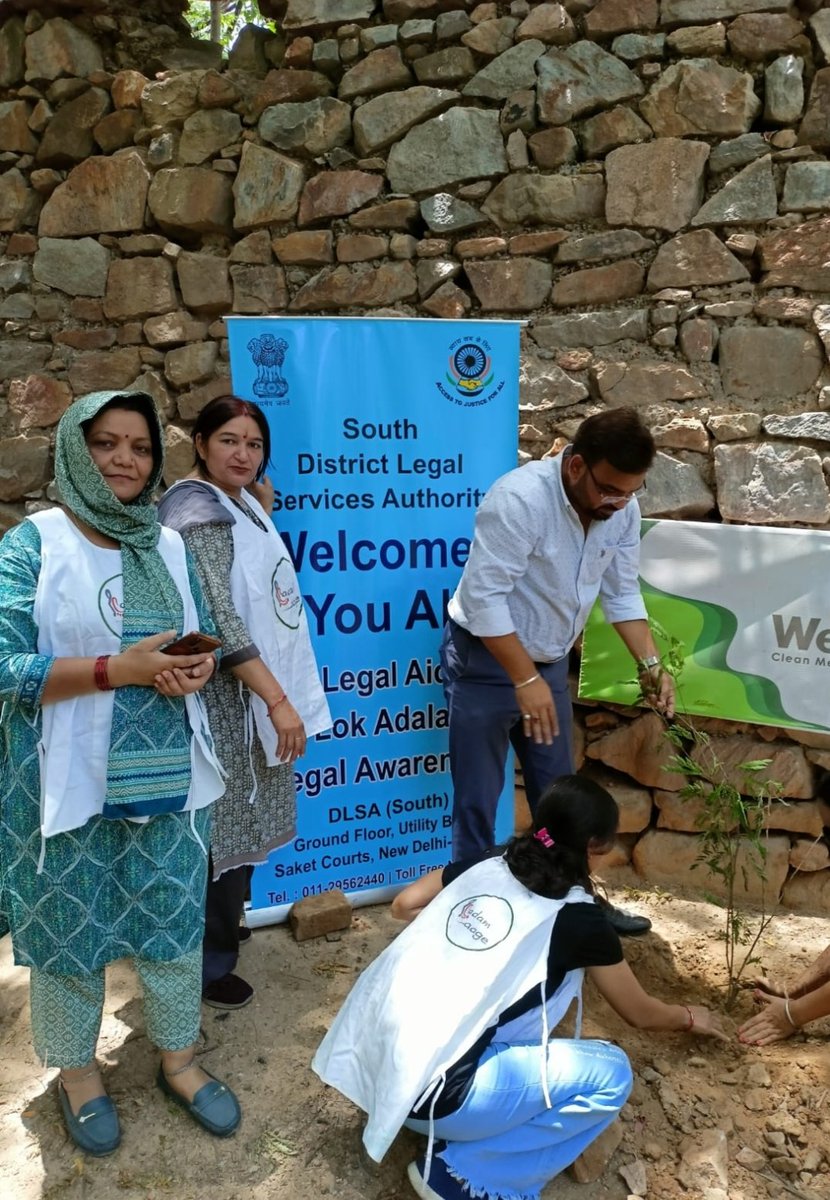 EAagey's tweet photo. आज #EK_Kadam_Aage केसाथ‌ Sh.AmitTanwar Superintendent of SouthDistrictLegalServices AuthoritySaketने विश्व पर्यावरण सप्ताहके अंतर्गतआज महरौलीवार्ड नं•7के पार्कमेंजामुन,पिलखन,कैलेंडुला,गुड़हलके वृक्षलगाए.उनको संरक्षित करनेका भी प्रणलिया #cleanDelhi_green_delhi
हैप्पी🌍पर्यावरण डे https://t.co/OJX9IXmuDZ