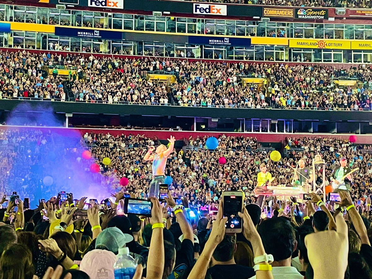 BR_in_KY's tweet photo. Quick trip to DC to see the incredible @coldplay with my beauty @MeredithCKing . Touristy things by bike during the day 🚲 followed with much play in the evenings! 🥃 #ColdplayDC 💛 https://t.co/HyUIc8ZLSx