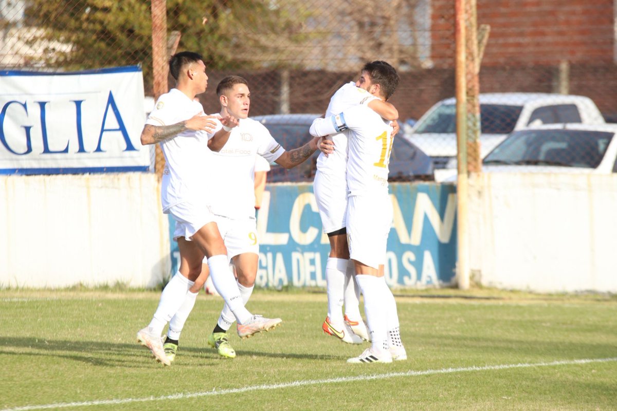 AcassusoOficial's tweet photo. ⏱️ ¡Final del partido: ganooooo Ssusoooooooooooooo!

#Acassuso 3-2 #TalleresRE

#JuegaSsuso 🔵⚪ https://t.co/WrkrviSO89