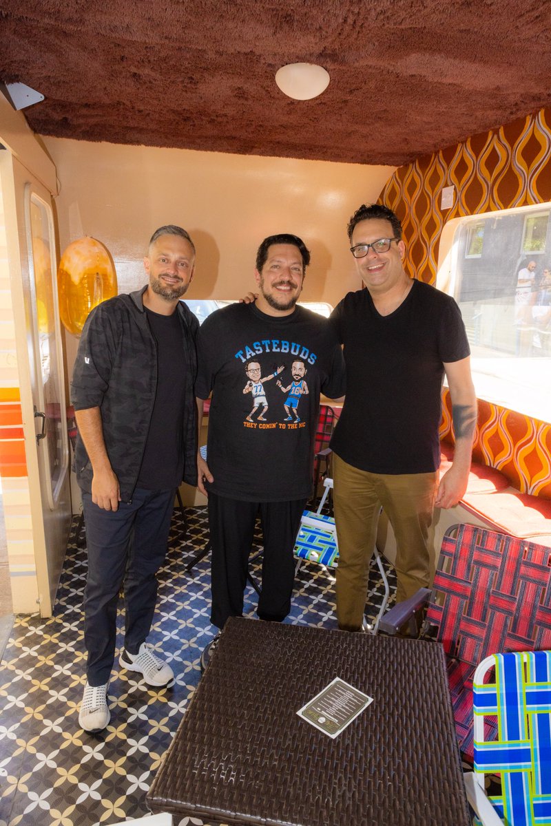 homelesspimp's tweet photo. 📸 NEW episodes of @tastebudspod with @natebargatze filmed at @joeyroseshard8 new outdoor space 🔥🔥🔥 https://t.co/NKXw3exkmK