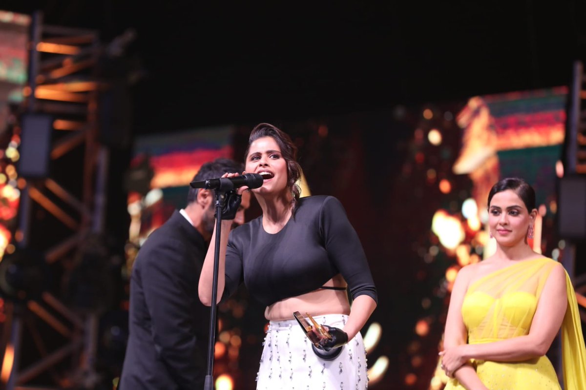 IIFA's tweet photo. The stunning #SaiTamhankar wins the IIFA Award for Performance in a Supporting Role Female for Mimi.

#IIFA2022 #YasIsland #InAbuDhabi #NEXA #CreateInspire #Sportsbuzz #EtihadArena #RajshreeElaichi #Josh #Dailyhunt #ColorsTv https://t.co/ICWElNInms