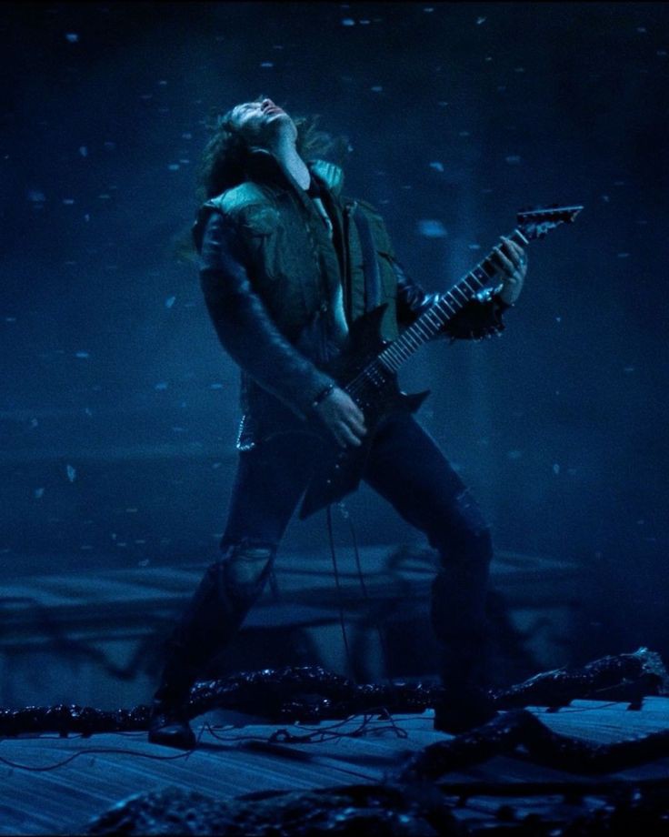 munsonsguitar's tweet photo. não sei se to vivendo ou esperando essa cena aqui https://t.co/eHQmVfP9mi