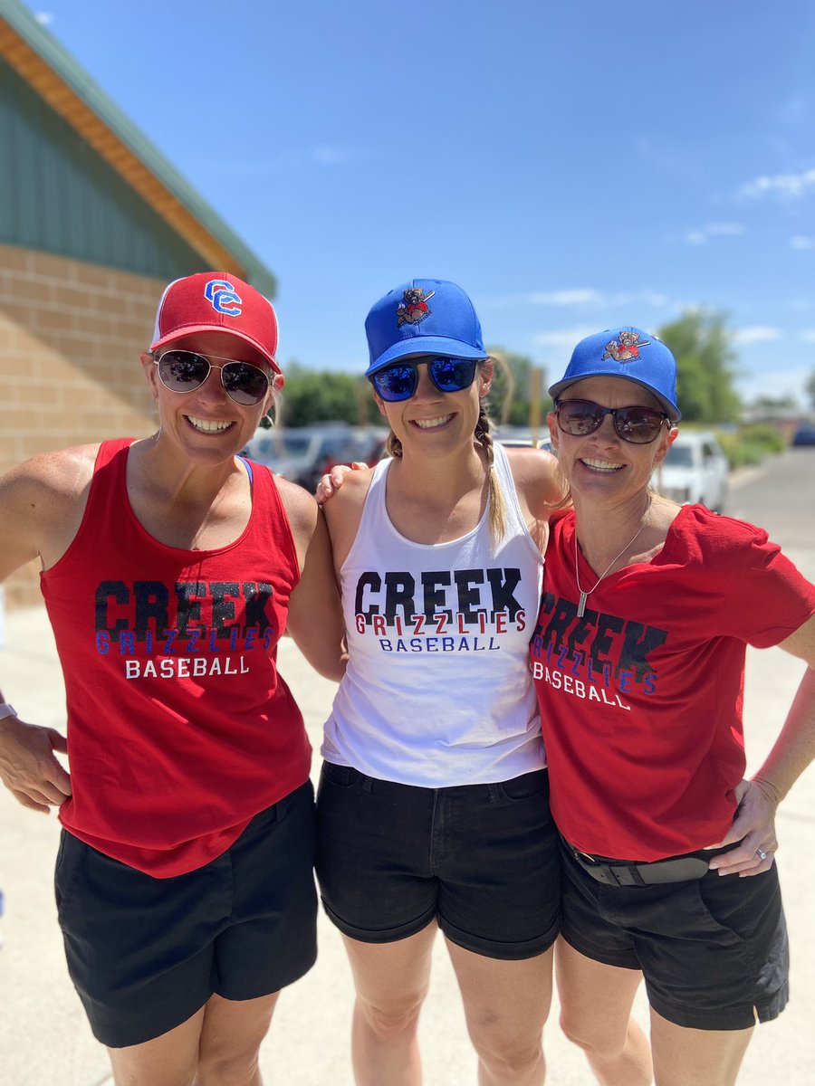 TheCoachDitt's tweet photo. Oh man…baseball Moms are the real deal‼️ I look the part, but didn’t pack the same as these two‼️❤️⚾️💙 #momcoach #nosnacks #nochair #nosunscreen Lucky for these two 🙏🏻#creekbaseball https://t.co/XFmowKmsjc