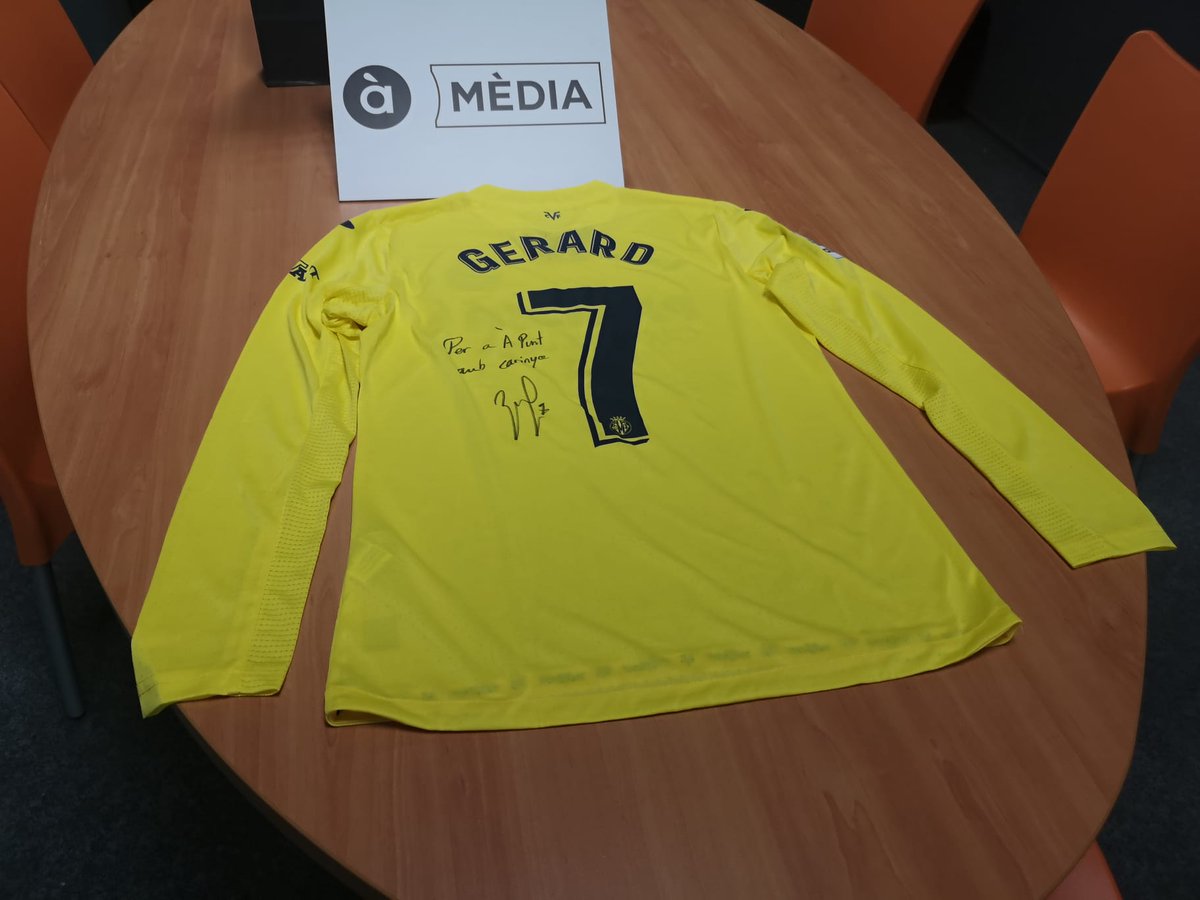 apuntesports's tweet photo. 🏆El Trofeu #ElMillorÀPunt del @VillarrealCFval ha sigut per a @GerardMoreno9 i ho celebrem sortejant la seua samarreta

Participa:

1⃣Segueix el compte @apuntesports
2⃣Retuita aquesta publicació
3⃣Comenta aquest tuit amb l'etiqueta #SamarretaGerardÀPunt

https://t.co/tv43UcunkR https://t.co/uTETEXvgwh
