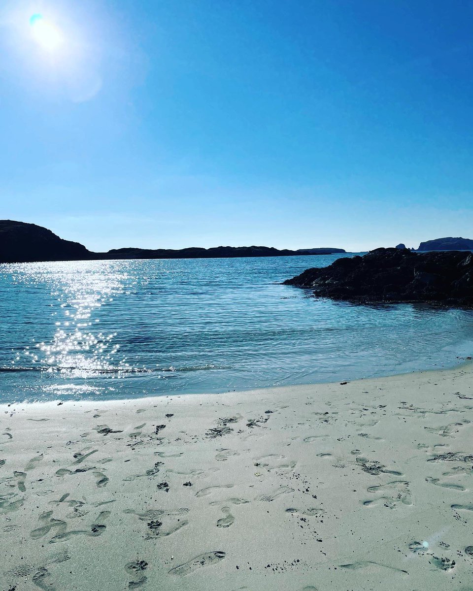 broadbayhouse's tweet photo. Gorgeous evening for a trip (and picnic tea) to Traigh Bhostadh (Bosta Beach) on the west coast of Lewis on the island of Great Bernera. Mounted on the far skerry is the Time and Tide Bell, one of several placed around the British coastline. #bostabeach #tideandtimebell https://t.co/RQUHnDEzYk