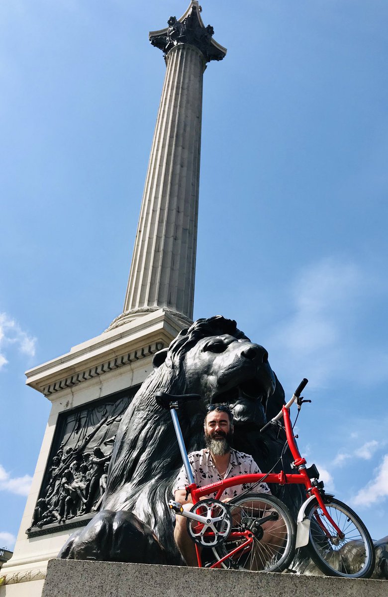 london_brompton's tweet photo. London on a #brompton 
#TrafalgarSquare 
#bromptoncommunity https://t.co/e0wNUvBju4