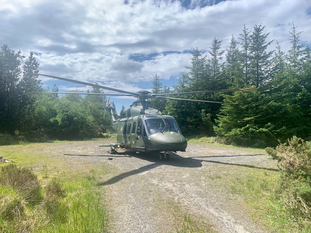 ACorps112's tweet photo. Today marked the 10th anniversary of #EAS in @6_Inf_Bn Athlone
Joint op between @IrishAirCorps & @AmbulanceNAS
The crew had calls in the west, east & south east of the country
Everyday day is different on #HEMS even after 10 years
@defenceforces @HSELive @No3OpsWing https://t.co/LhIDIuSUKr