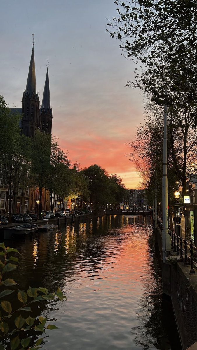 ikbentino's tweet photo. 22:30 de la "noche" en Amsterdam 🤎 https://t.co/lDDijXll5s