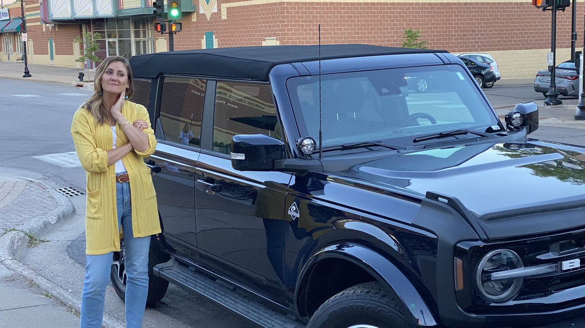 MetroFordEP's tweet photo. When you keep spotting #broncos on the street & you are patiently awaiting the delivery of yours π© Let #metroford help you order the #bronco of your dreams or come check out those available for purchase now. We are your Bronco headquarters!
#metropolitanford #fordbronco https://t.co/6UazvQAiG9