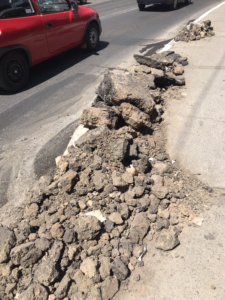 Buena tarde <a href="/AdrianRubalcava/">Adrián Rubalcava</a> nos pueden apoyar de la @AlcCuajimalpa para levantar este material que se quedó en la baqueta después de que realizaron trabajos de reparación en la tubería? Sería de gran ayuda. Es sobre la avenida Puerto México en Zentlapatl