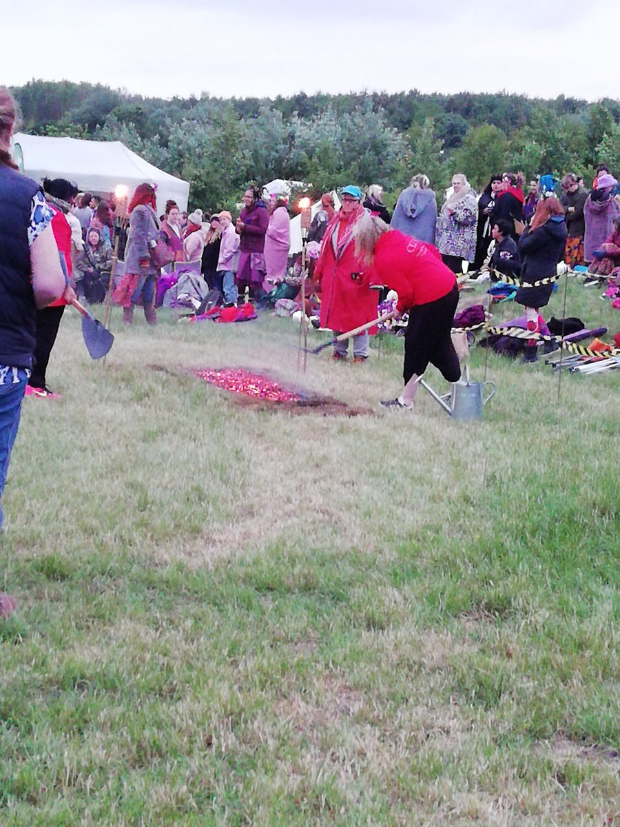 Dr Sarita Robinson (@Drsurvival) on Twitter photo 2022-06-04 20:32:38 Great fun @burningwomanuk Fire walking about to start. Not taking part myself but I have toasted some marshmallows!! Great fun @burningwomanuk Fire walking about to start. Not taking part myself but I have toasted some marshmallows!!