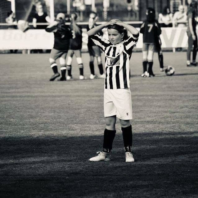 TwentsR's tweet photo. Amber Hek @TwentsR U14  naar @FCTwenteVrouwen MO16! Topper succes!💪💪#doorstroom #Opleiden #stappenzetten https://t.co/AjRg8bOuP7