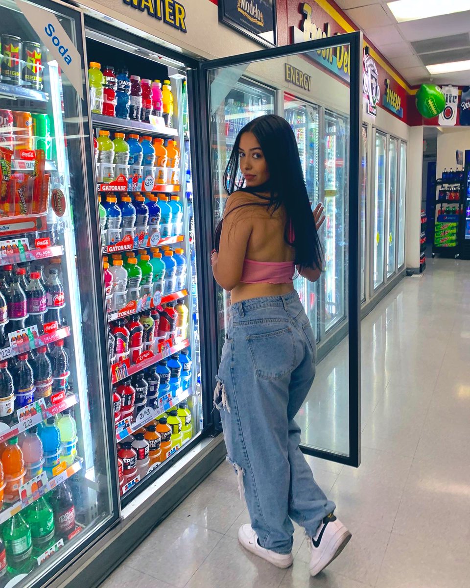 isabellasamaa's tweet photo. at the gas station, y’all need sum? https://t.co/GIn5tH4hmT