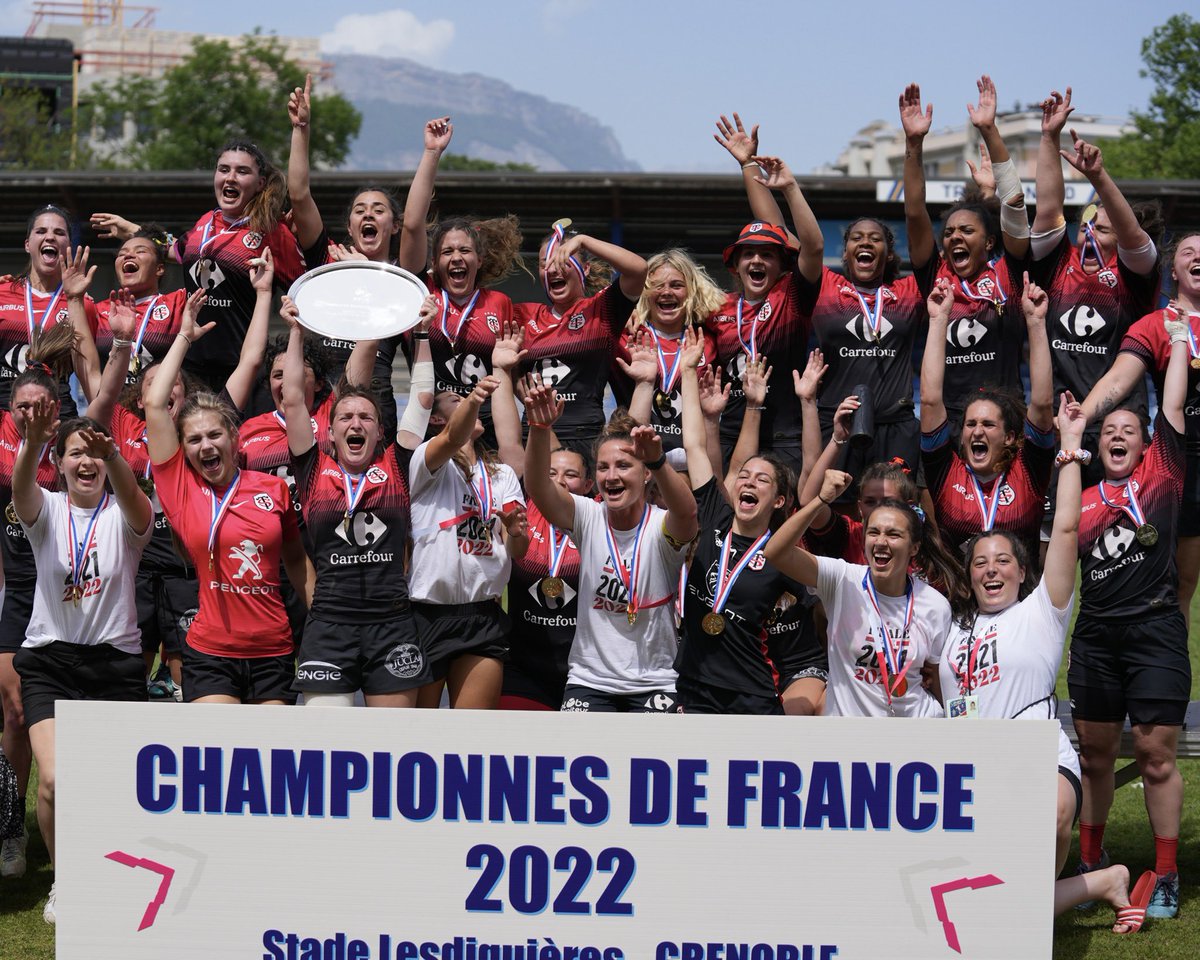 StadeToulousain's tweet photo. 𝟑/𝟑 🔥

Incroyable journée pour nos équipes de Cadettes, Fédérale 1 et Élite 1 qui deviennent 𝐂𝐡𝐚𝐦𝐩𝐢𝐨𝐧𝐧𝐞𝐬 𝐝𝐞 𝐅𝐫𝐚𝐧𝐜𝐞 dans leur catégorie 😍

Une journée historique pour le club, félicitations les filles ! 👏❤️🖤 https://t.co/U0G0cnywo9