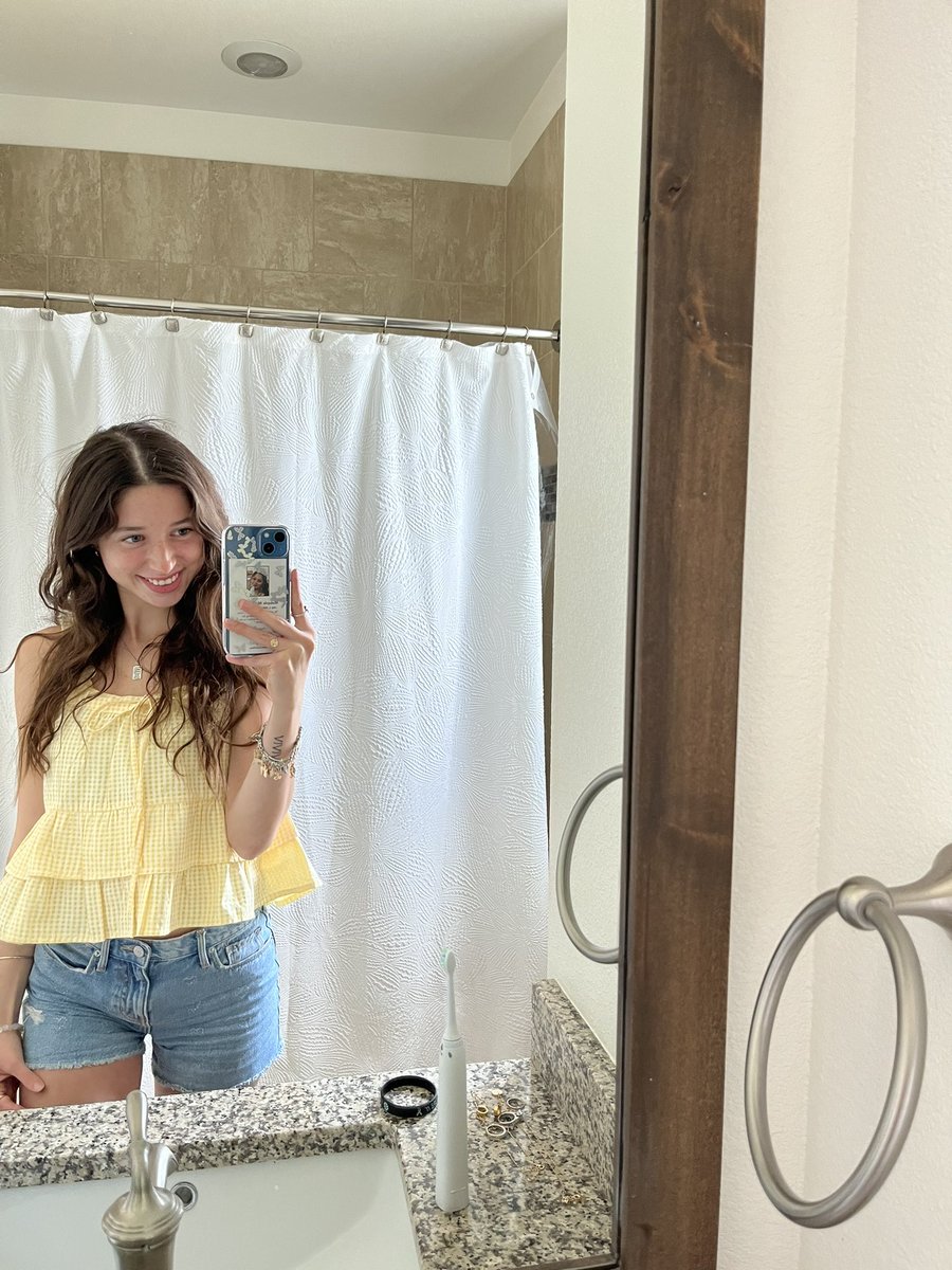 lauren 🦋 (@laurrtayyy) on Twitter photo 