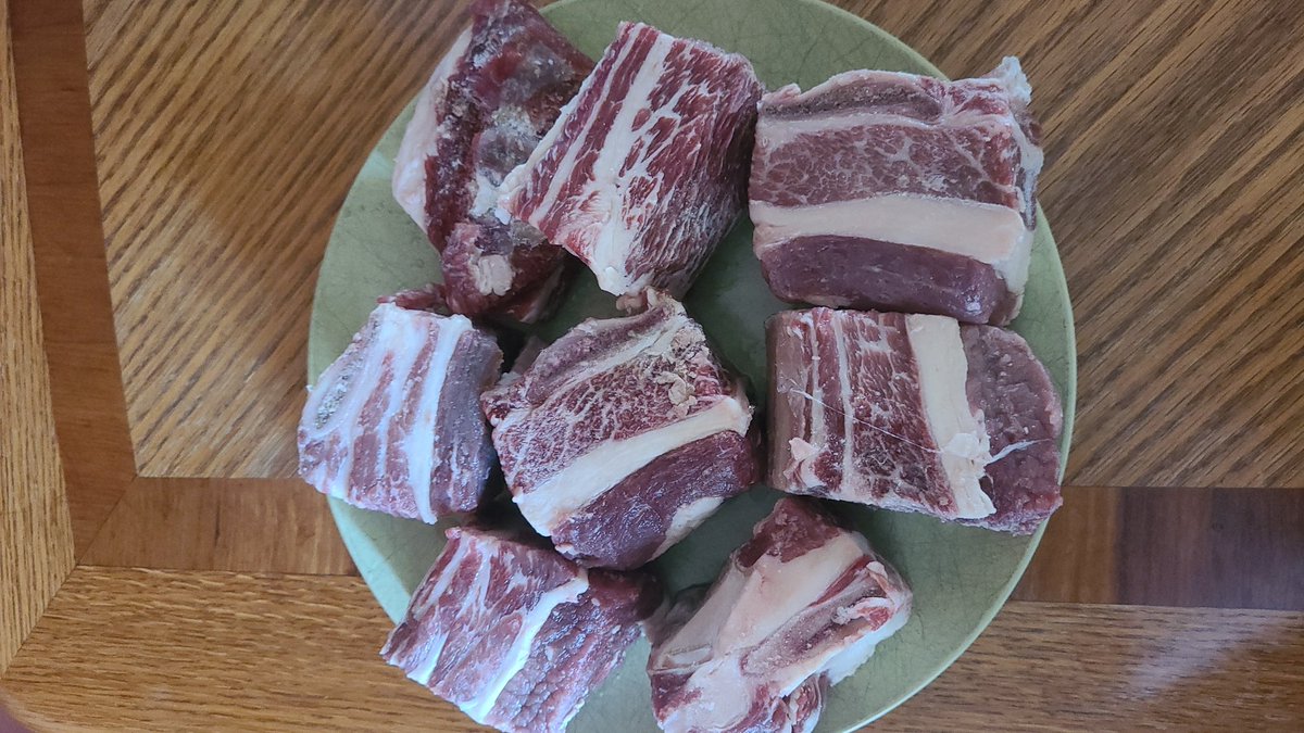 mictourigny's tweet photo. @energyburrito @joshyoung Westview Farms Beef Short Ribs https://t.co/5QXWtMpXhw