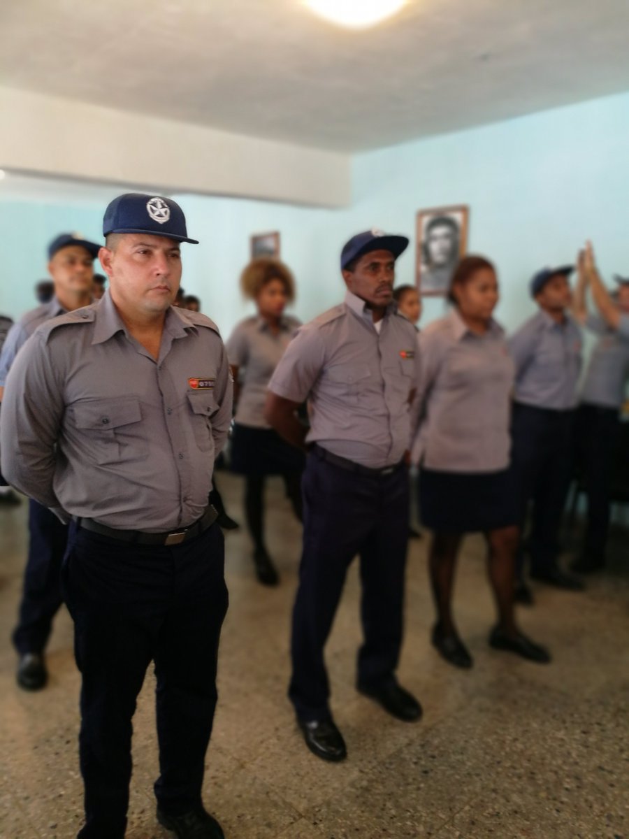 elsa_ena's tweet photo. Acompañé a las autoridades del Partido y Gobierno del municipio La Lisa, en acto por el 61 aniversario del Minint, en el que se ascendieron y condecoraron a varios miembros de la PNR. FELICIDADES #CubaViveYAvanza @PresidenciaCuba https://t.co/QxmXnX4p82