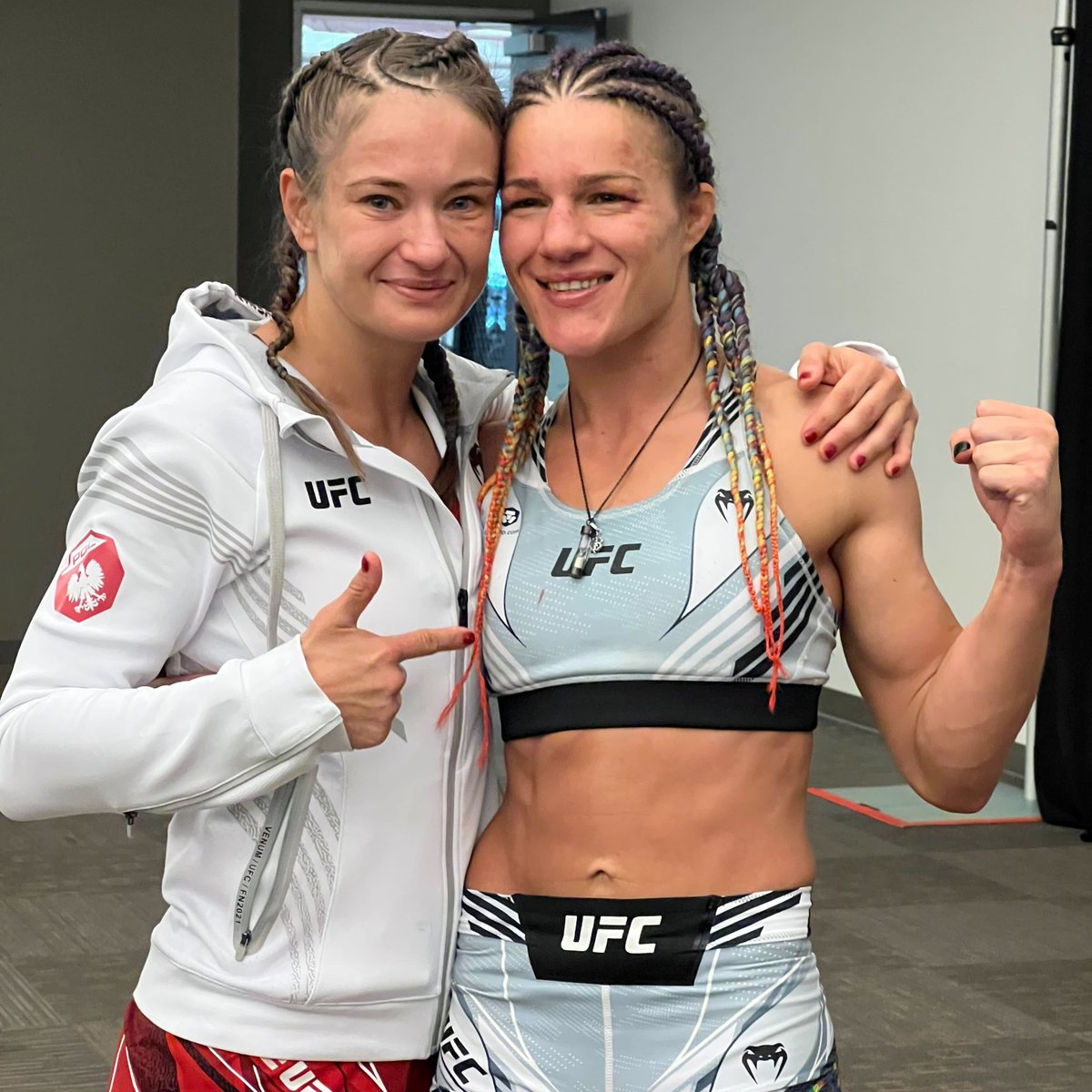 Respect 👏

@KarolinaMMA and @FeliceHerrig hug it out backstage at #UFCVegas56