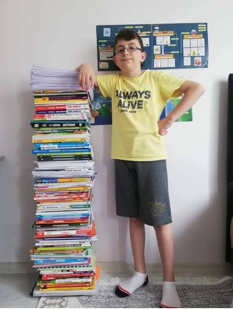 havaharbiyeli75's tweet photo. Yarın LGS sınavına girecek rakiplerime Tanrı merhamet etsin çünkü ben etmiyeceğim. #LGS2022 https://t.co/3Z7Ie1aat0