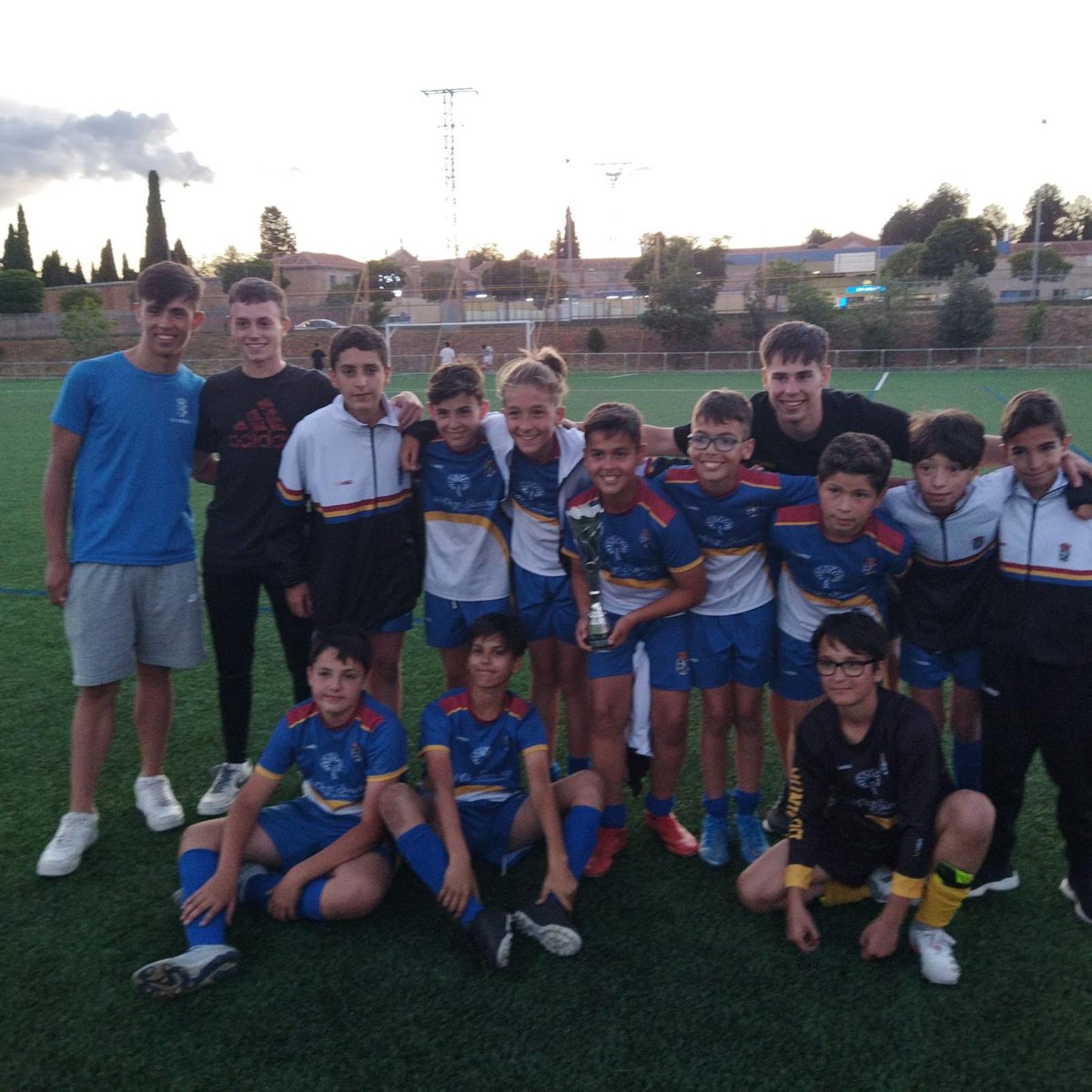 No solo les bastó con la liga, sino que también se traen el torneo <a href="/cdmpizarrales/">C.D.M. Pizarrales</a> a casa invictos.

¡Enhorabuena campeones!