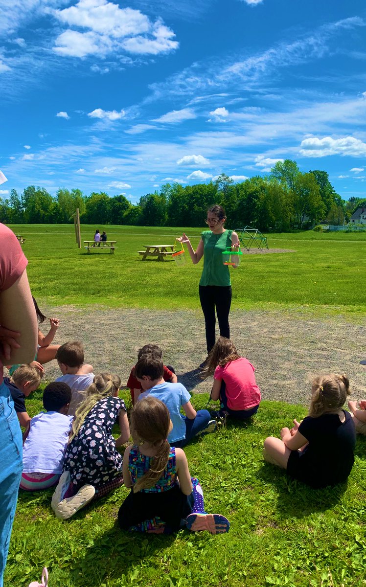mllecordero's tweet photo. Nous nous sommes bien amusé avec les maternelles jeudi dans un partenariat collaboratif entre STU et le Service de garde L'envolée. Nous avons semé des graines, ensuite nous avons fait une chasse aux insectes! Merci de nous avoir accueilli! #STUBED2022 @Leo_JamesLeves https://t.co/tQ1pIbe18I
