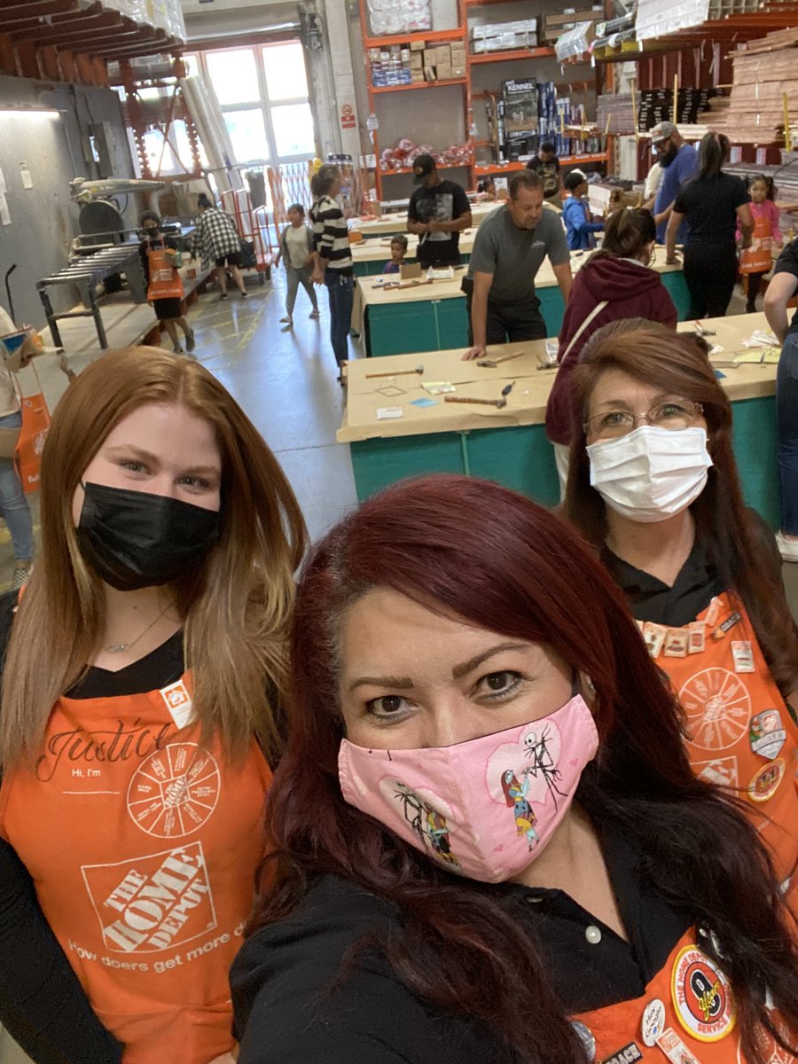 LucindaSweetBee's tweet photo. Kids workshop today.  We had a great turnout! Store 6637 @GabrielBruns8 @hemet_6637 https://t.co/hKwcNdOi68