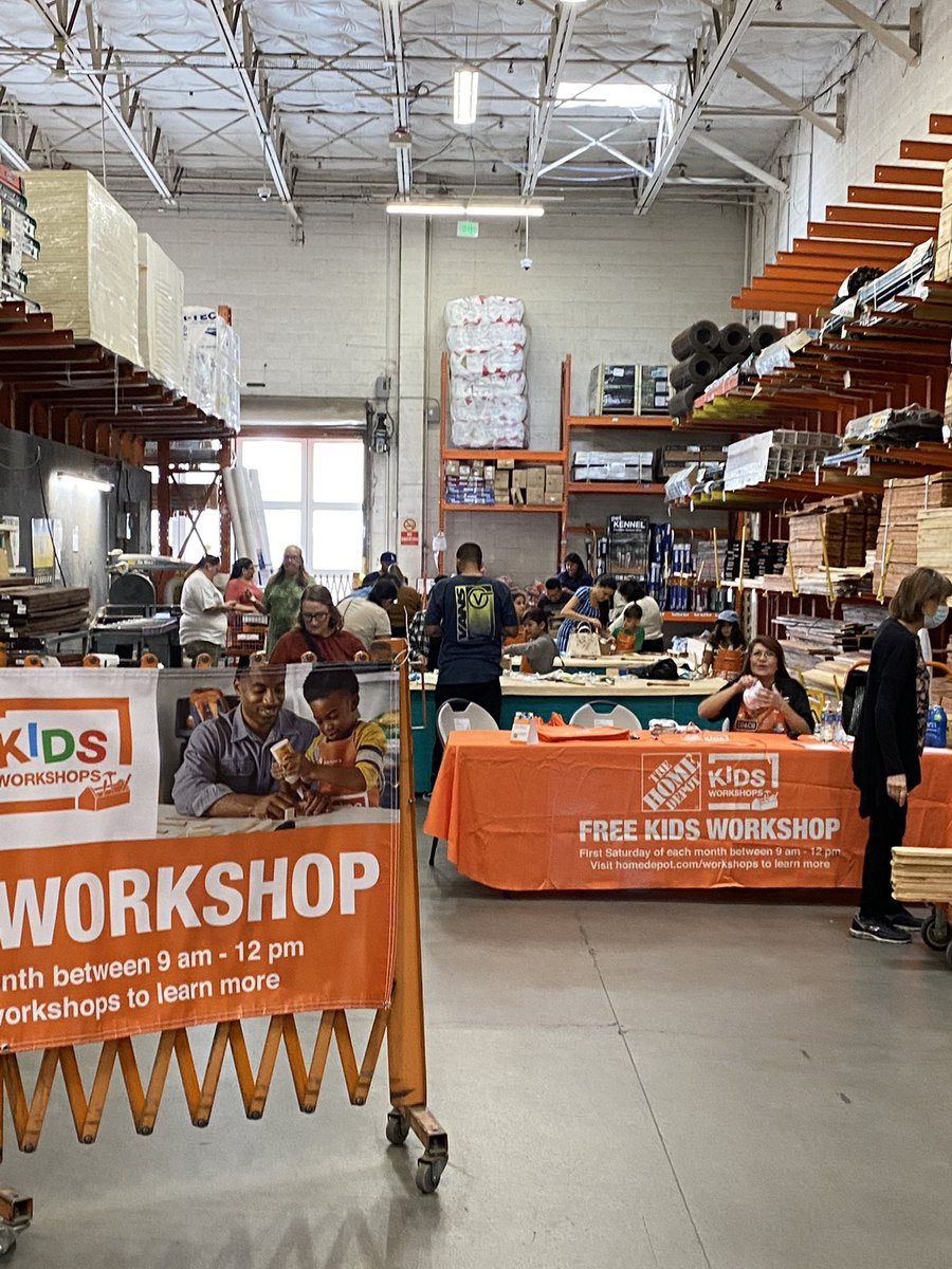 LucindaSweetBee's tweet photo. Kids workshop today.  We had a great turnout! Store 6637 @GabrielBruns8 @hemet_6637 https://t.co/hKwcNdOi68