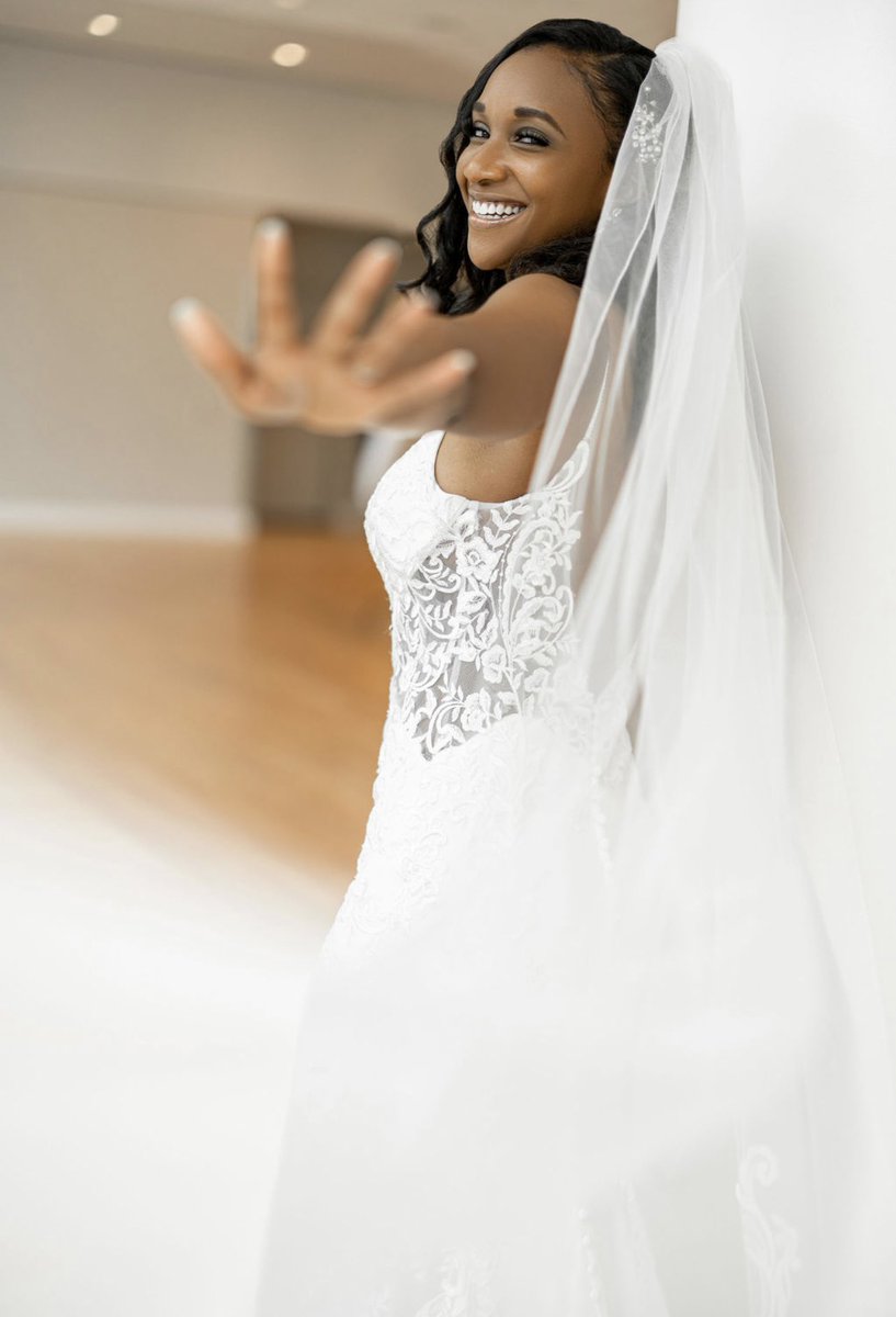 a_grevious's tweet photo. Mrs. Henderson 💍👰🏾‍♀️💕 https://t.co/cmWIE5U1iL