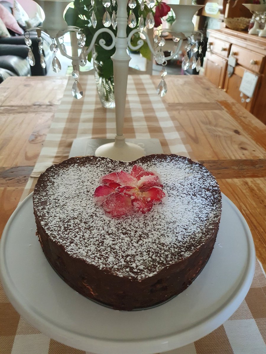 #queenschocolatebiscuitcake #platiniumjubilee