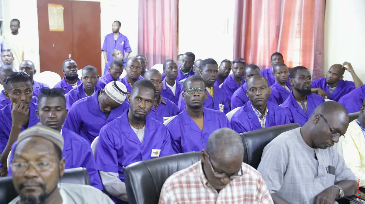 NigerAnpe's tweet image. Le Secrétaire Général de @NigerAnpe , M.Saidou Bawa, a procédé, le jeudi 03 juin 2022, dans la salle de réunion de l'ANERSOL de Niamey, au lancement officiel de la formation de reconversion de 80 jeunes dans le domaine de l'énergie solaire.
#ANPE
#PRODEC
#ANERSOL
#CRP