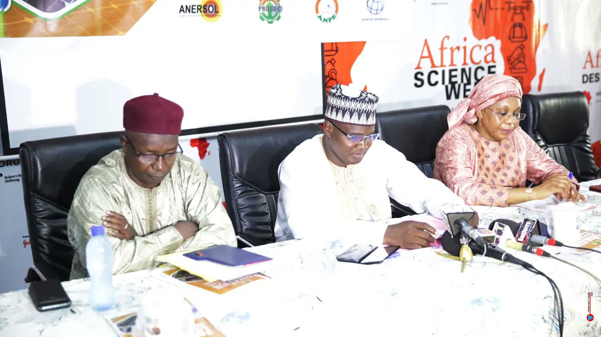 NigerAnpe's tweet image. Le Secrétaire Général de @NigerAnpe , M.Saidou Bawa, a procédé, le jeudi 03 juin 2022, dans la salle de réunion de l'ANERSOL de Niamey, au lancement officiel de la formation de reconversion de 80 jeunes dans le domaine de l'énergie solaire.
#ANPE
#PRODEC
#ANERSOL
#CRP