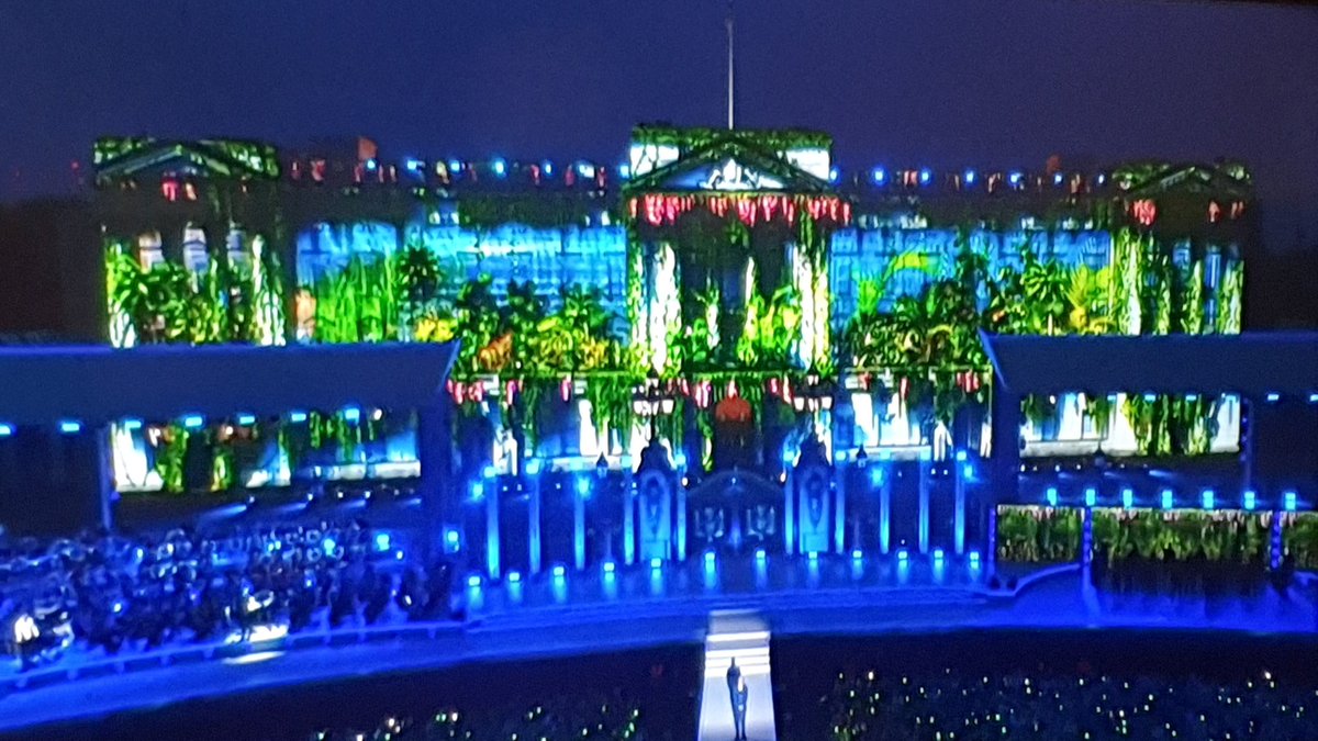 TLatter3's tweet photo. Amazing! #PlatinumPartyatthePalace https://t.co/ZIaNTyZ3OB