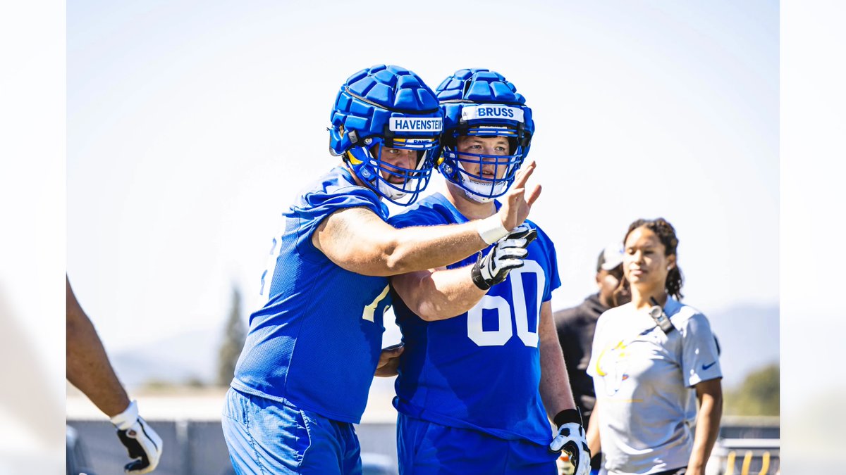 NFLBadgers's tweet image. The rookie and the vet! 

@LoganBruss || #TwitterlessRob 

#NFLBadgers x #RamsHouse

(📸 via Brevin Townsell/LA Rams)