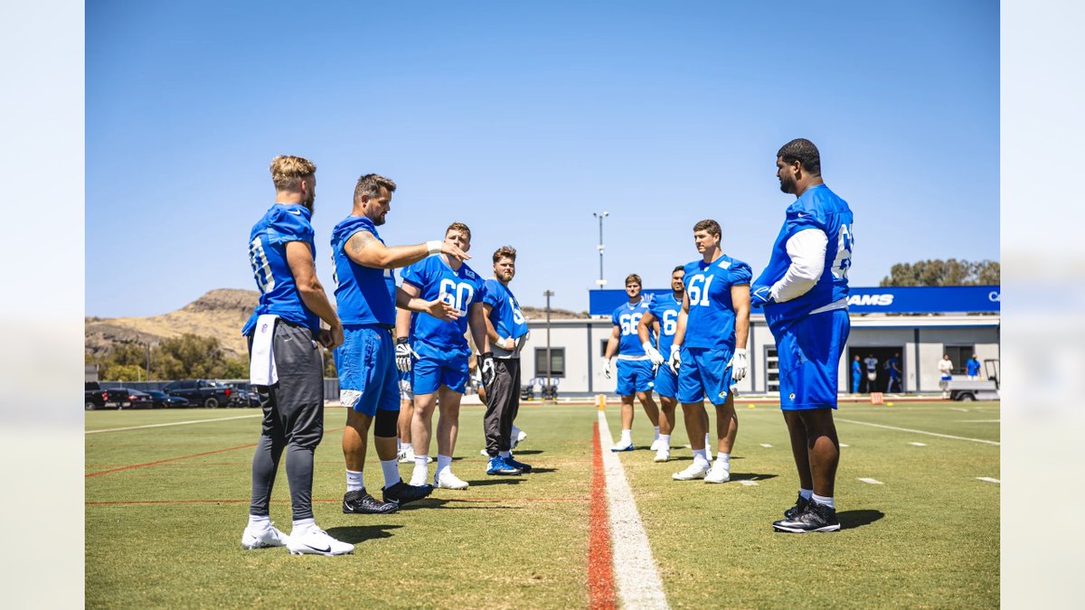 NFLBadgers's tweet image. The rookie and the vet! 

@LoganBruss || #TwitterlessRob 

#NFLBadgers x #RamsHouse

(📸 via Brevin Townsell/LA Rams)