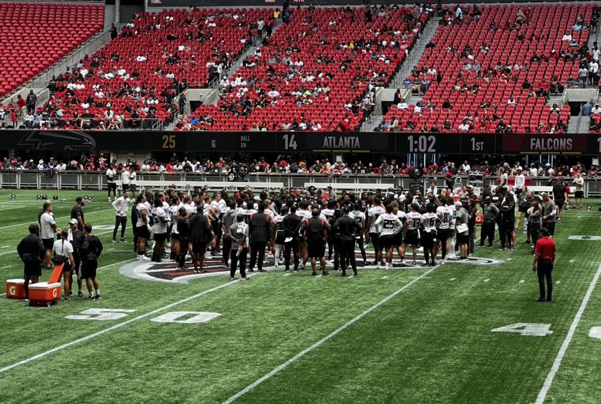 MARIOGA12000's tweet photo. Atlanta Falcons first look… 

#mercedesbenzstadium 
#openpractice 
#falconsfirstlook
#newera
#dirtybirds 
#dbn4l
#throughitall 
#irep
#ibleed
#ibelieve
❤️🖤 https://t.co/IwpZTIW8uk