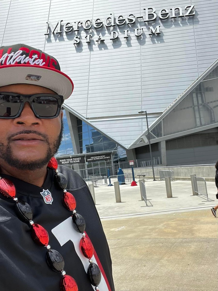 MARIOGA12000's tweet photo. Atlanta Falcons first look… 

#mercedesbenzstadium 
#openpractice 
#falconsfirstlook
#newera
#dirtybirds 
#dbn4l
#throughitall 
#irep
#ibleed
#ibelieve
❤️🖤 https://t.co/IwpZTIW8uk