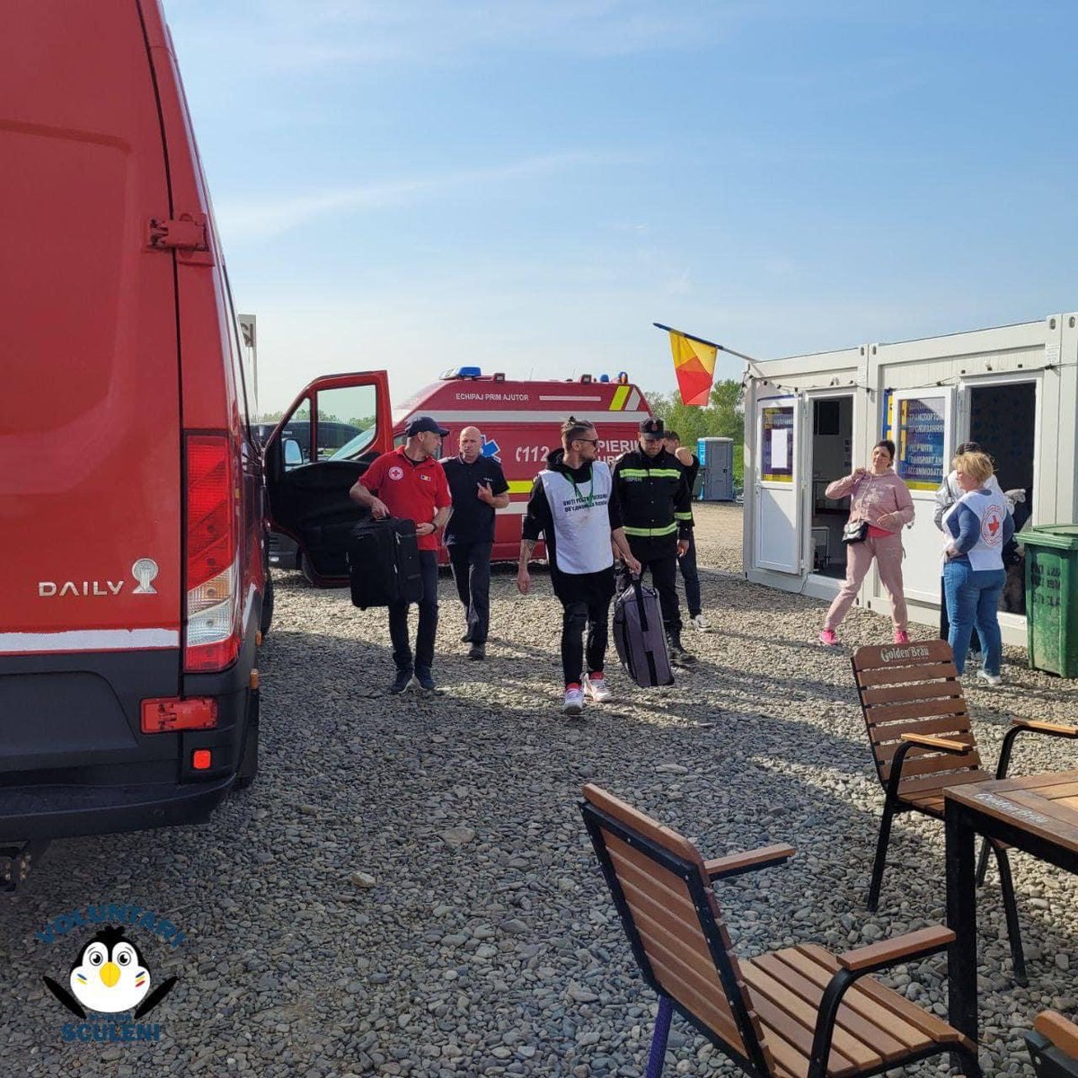 vol_sculeni's tweet photo. Saturday... It has been #100days since we are at the #infopointSculeni to support refugees who are running from an unfair  war (like all wars).

Volunteers are present every hour at the Infopoint. But if it's Saturday morning, Lucian is always here. https://t.co/Snmb3r1n4N