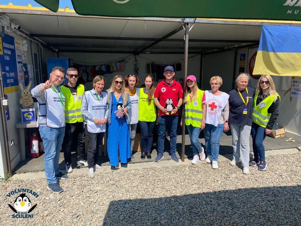 vol_sculeni's tweet photo. Lucian is a volunteer from @RedCrossRomania from Iasi. At the end of every week we know we can count on him. He is very involved and sensitive with the refugees, but also with the volunteers. He's like the friend we always want.🤗 https://t.co/vkqXBPUgRg