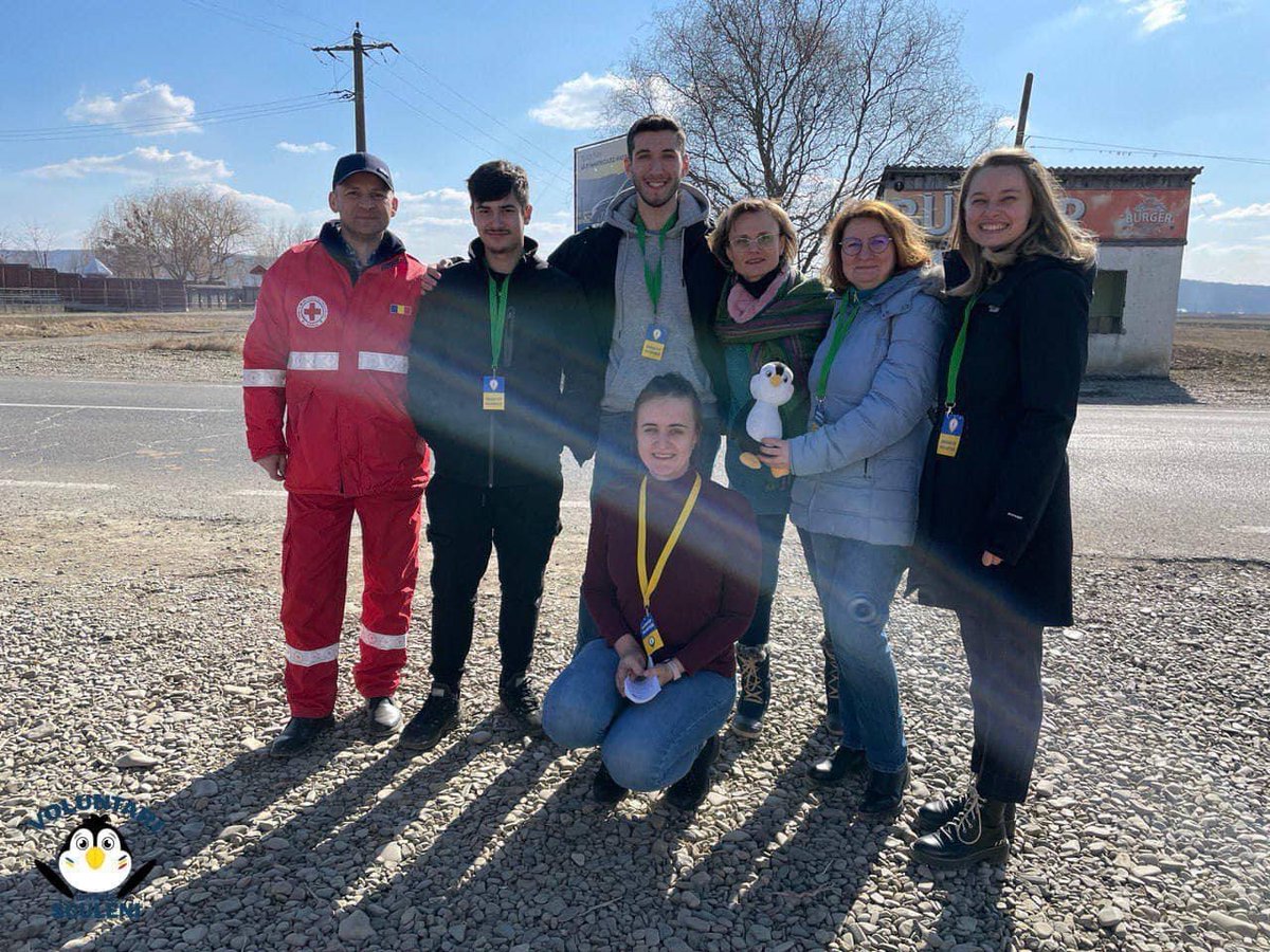 vol_sculeni's tweet photo. Dear Lucian, our weekends at the border are easy with you next to us. Thank you from the bottom of our hearts.🙏
We're glad to see you being part of our big family of Volunteers from Sculeni border.❤️ https://t.co/IpOtRTkOG5
