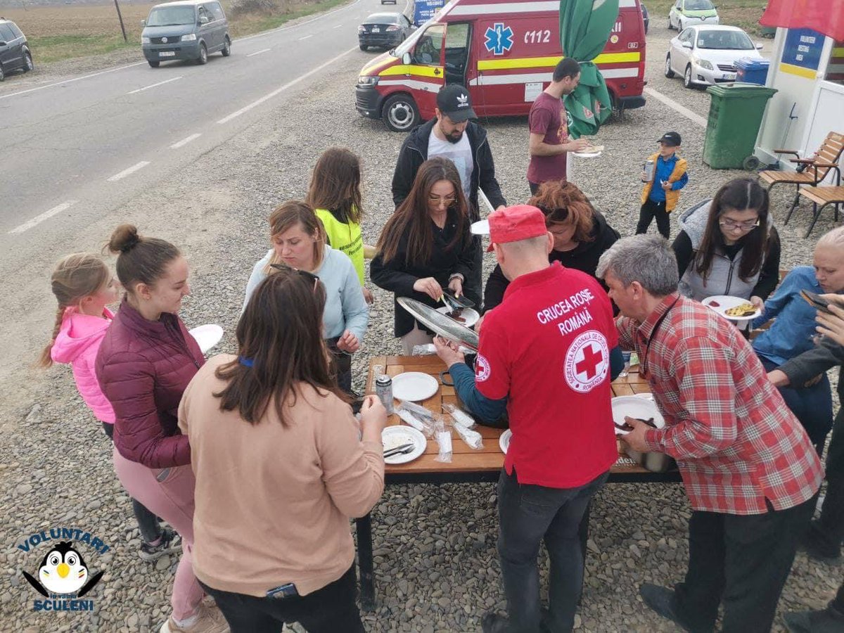 vol_sculeni's tweet photo. Dear Lucian, our weekends at the border are easy with you next to us. Thank you from the bottom of our hearts.🙏
We're glad to see you being part of our big family of Volunteers from Sculeni border.❤️ https://t.co/IpOtRTkOG5