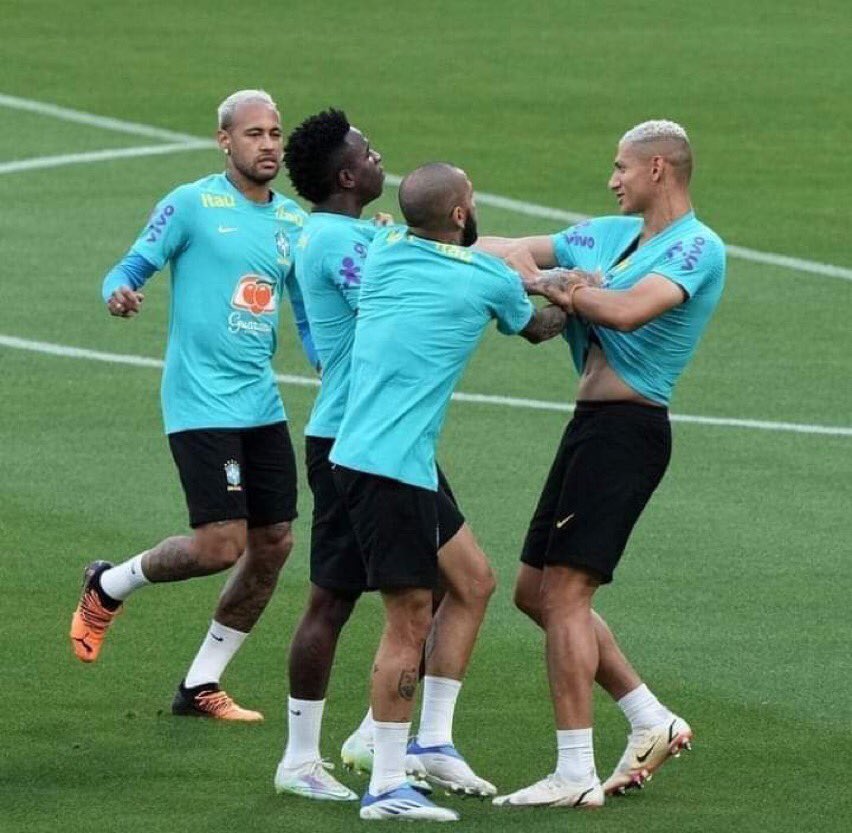Opresii's tweet photo. Richarlison take ein fooling reach Brazil Camp be that😹 https://t.co/XxiZb9yVWN
